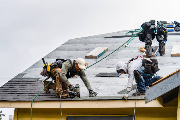 Professional Flat Roof Repair technician working in Le Grand, CA